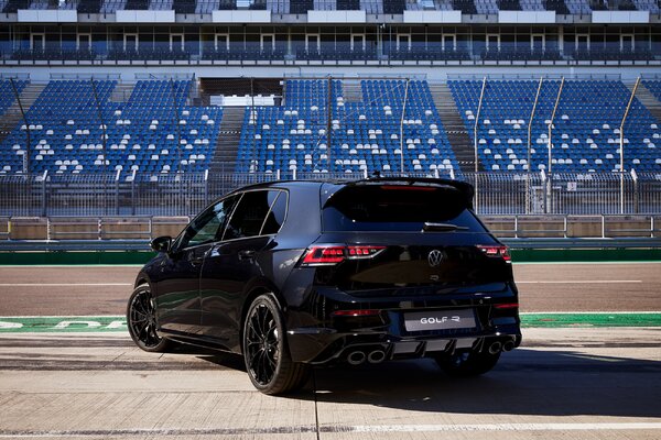 Miniatura: Volkswagen Golf R