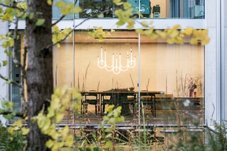 Dom z&nbsp;atrium w&nbsp;K&uuml;snacht pod&nbsp;Zurychem &ndash; projekt wnętrz NOA dla&nbsp;młodej rodziny