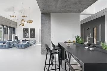 Ciemna kuchnia marki ZAJC, dom w Gdyni 