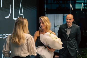Jubileusz 21-lecia HOLA Design był okazją do spotkania przedstawicieli świata architektury, designu, sztuki i rynku nieruchomości. Wieczór zainaugurował nowy cykl wydarzeń poświęconych współczesnej architekturze, wzornictwu i stylowi życia 