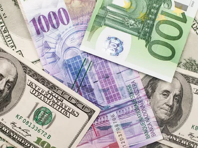 Miniatura: Dolar leci w dół. Funt i euro też tanieją....