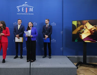 Miniatura: Krzyczą i się bronią po polewaniu wodą...