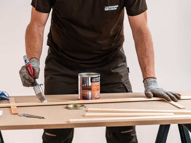 Lakierowanie zdemontowanych listew