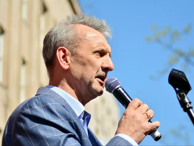 Miniatura: Seria ataków w polskich szkołach. Szef...