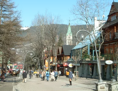 Miniatura: Zakopane w czerwonej strefie. Straż...