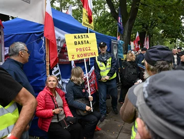 Miasteczko namiotowe przed siedzibą Trybunału Konstytucyjnego 