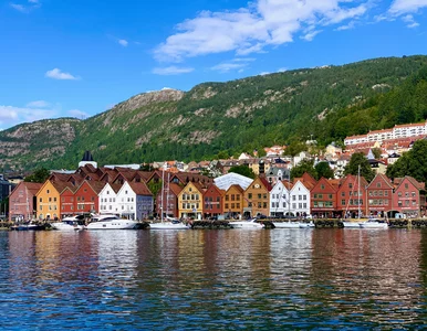 Miniatura: Trzy piękne miasta na wiosnę. LOT poleci...