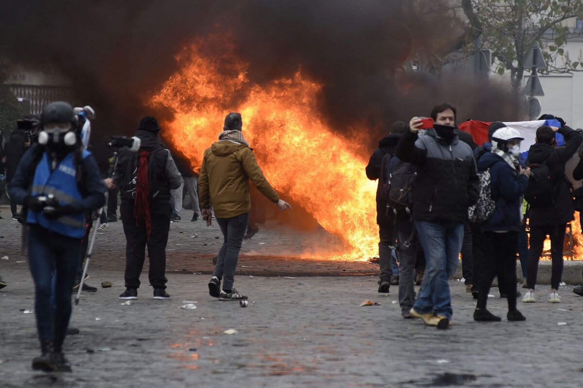 Zamieszki w Paryżu w rocznicę pierwszego protestu „żółtych kamizelek” 