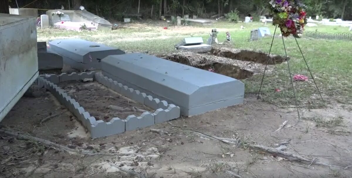 Cmentarz w Orange w Teksasie - po przejściu huraganu Harvey 