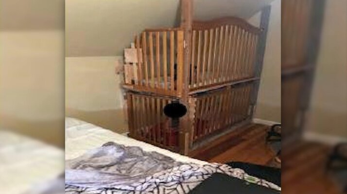 Miniatura: Przetrzymywali swoje dzieci w „klatkach”....