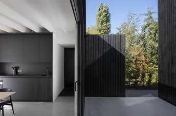 Patio Home, Capsula 