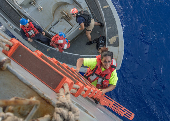 Miniatura: Dwie Amerykanki uratowane przez US Navy