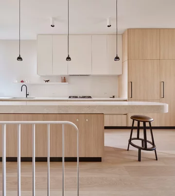 Minimalistyczne wnętrza starego domu, projekt Reign Architects 