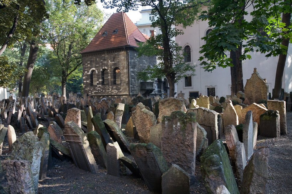 Stary cmentarz żydowski w Pradze (fot. epicdash.com)