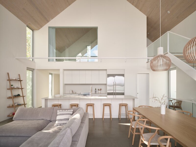 Komfortowy dom nad brzegiem jeziora, projekt MUUK Architecture