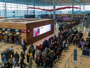 Miniatura: Europejskie lotnisko sparaliżowane....