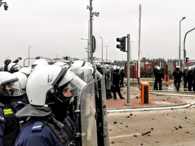 Policja reaguje na&nbsp;słowa Biedronia o&nbsp;szkoleniu OMON-owców