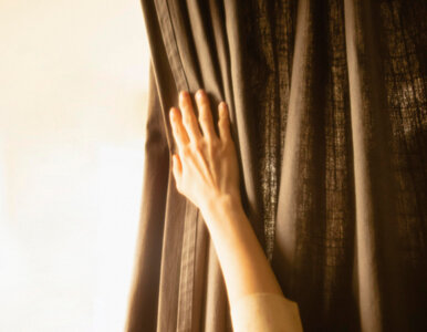 Miniatura: Nie prasuj zasłon przed świętami! Ten trik...