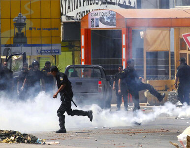 Miniatura: Zamieszki i godzina policyjna w Tunezji....