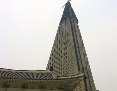 Miniatura: Korea Północna kończy budowę... piramidy....