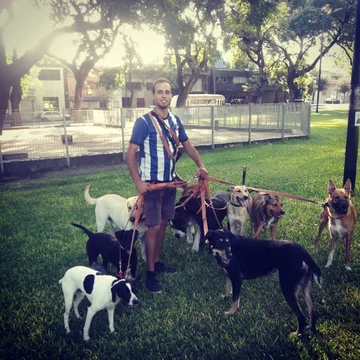 León Dario Sipes i jego podopieczni 