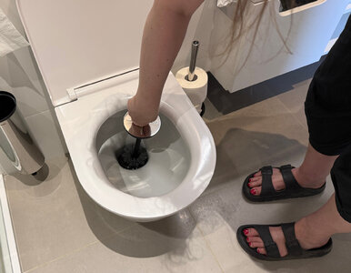 Miniatura: Wsyp 2 łyżki do WC. Po 15 minutach wyżre...