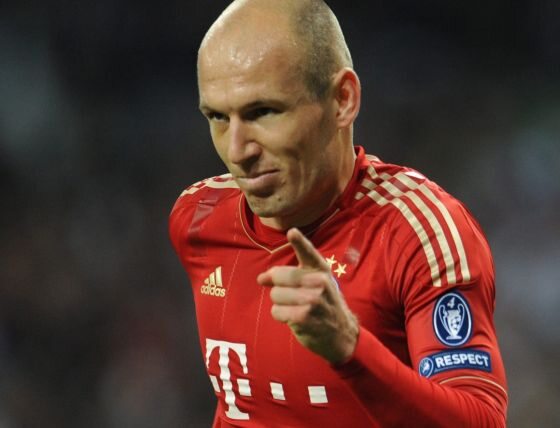 Arjen Robben w meczu z Borussią Dortmund nie wykorzystał rzutu karnego. W meczu z Realem już się nie pomylił (fot. EPA/ANDREAS GEBERT/PAP)