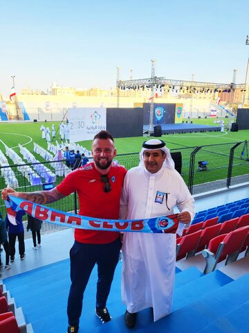 Roland Buchała z&nbsp;członkiem zarządu Abha Football Club