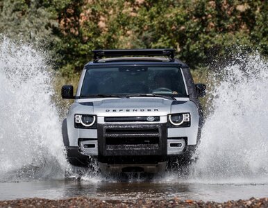 Miniatura: Jest nowy Land Rover Defender. I są jego...