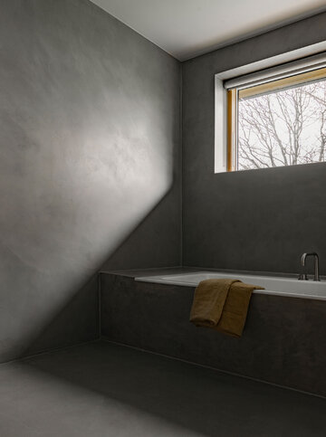 Jesienny i&nbsp;nostalgiczny. Parterowy dom zaprojektowany przez Norm Architects