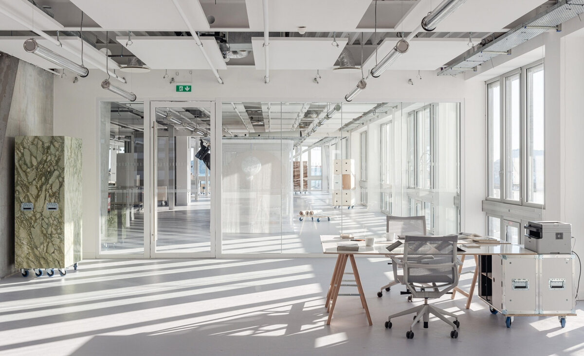 Wnętrza École Camondo Méditerranée w Tulonie, projekt Émilieu Studio v2com, dezeen