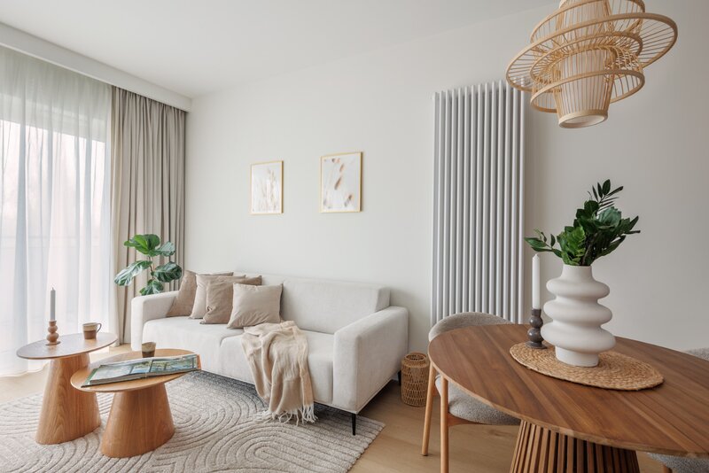 Czterdziestometrowe mieszkanie w&nbsp;modnym kolorze terakoty, projekt Decoroom