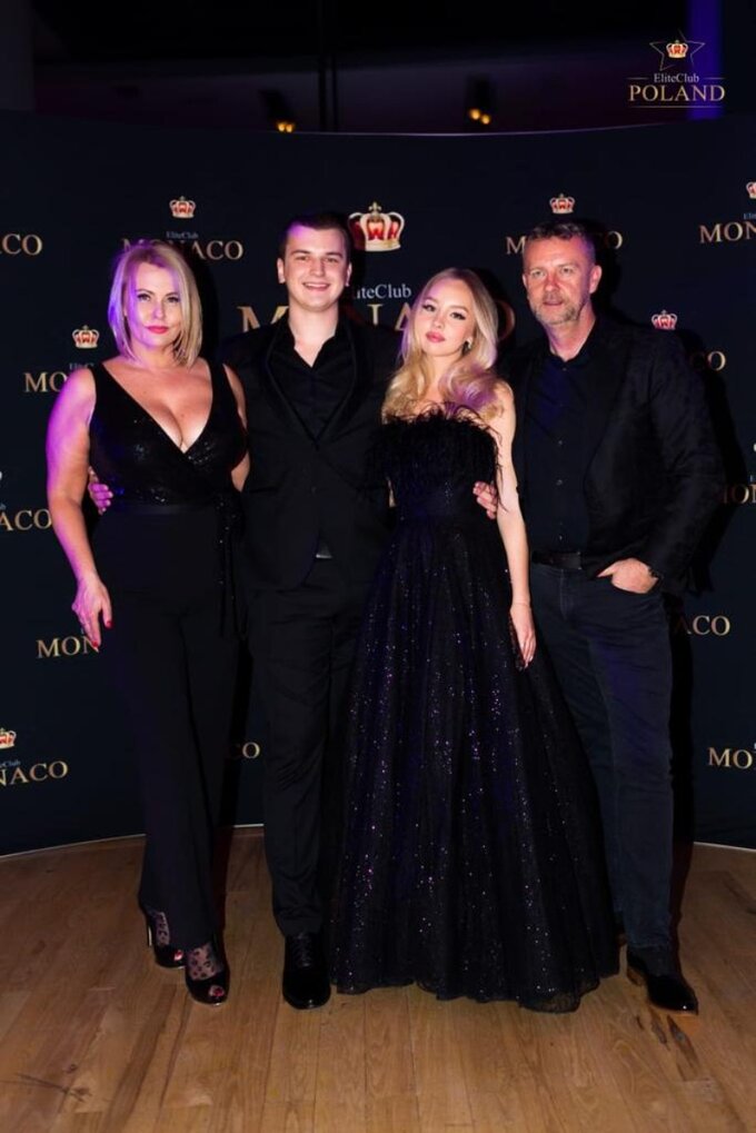 Gala charytatywna "Dzieciom Ukrainy" -&nbsp; Katarzyna Niewiadomska, Adrian Kryśko, Ola Niewiadomska, Jacek Niewiadomski