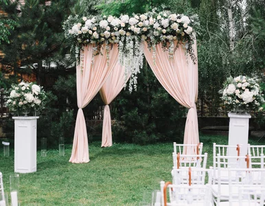 Miniatura: Śluby plenerowe coraz bardziej popularne