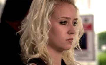 Lily Loveless jako Naomi Campbell w serialu „Skins” 