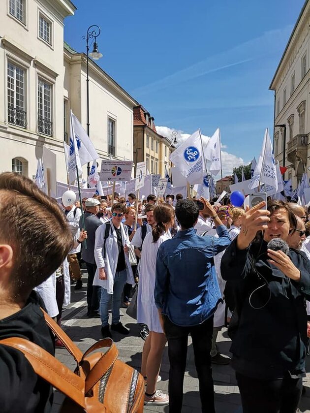 Zdjęcie z protestu lekarzy i zawodów medycznych z 1 czerwca 2019 r. 