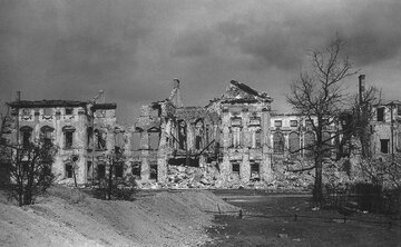 Zniszczony Pałac Krasińskich po&nbsp;Powstaniu Warszawskim