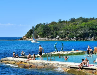 Miniatura: Tajemnicze kule na plażach Sydney. Badania...