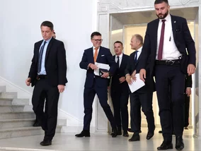 Miniatura: Taki plan ma dotyczyć Hołowni. Miller i...