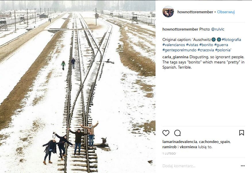 Pamiątkowe zdjęcie z Auschwitz 