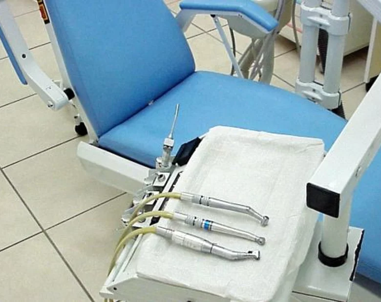 Miniatura: Zęby przyhamowały kolarza