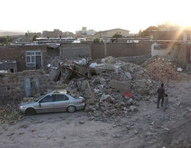 Miniatura: W Iranie zatrzęsła się ziemia. Setki osób...