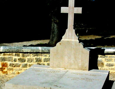 Miniatura: Zdewastowano grób Charles'a de Gaulle'a
