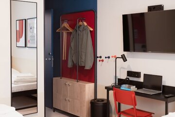 Wnętrza hotelu Meininger Barcelona zaprojektowane przez polską pracownię Tremend