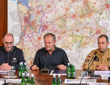 Miniatura: Sztab kryzysowy z Tuskiem w kolejnym...