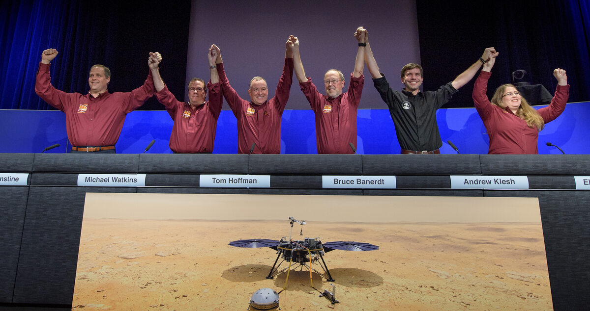 Załoga NASA świętuje lądowanie sondy na Marsie 