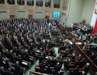 Miniatura: Polakom nie podoba się Sejm