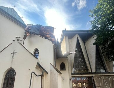 Miniatura: Wichura zerwała dach kościoła w Brzesku....