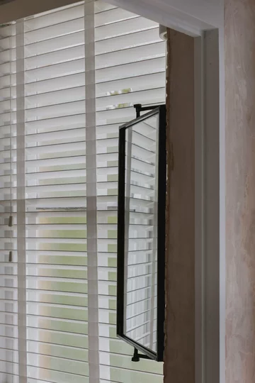 Śródziemnomorski klimat w pochmurnym Londynie, projekt Red Deer downloadfor.press, red deer