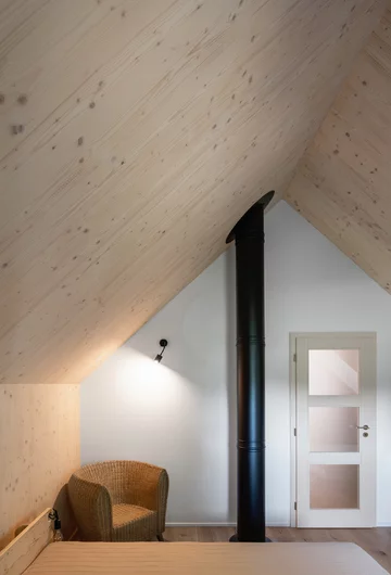 Drewniany dom w lesie, projekt Les Archinautes Linka, Les Archinautes